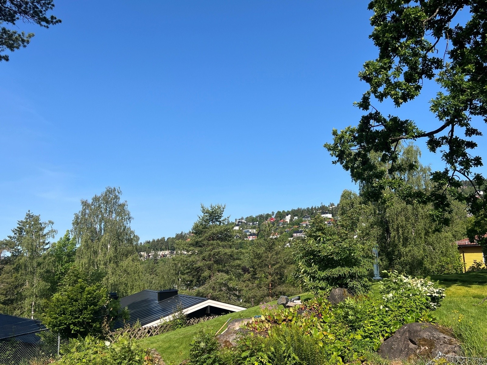 Flott utsiktsbildet over bl.a. Holmenkollen fra leiligheten.