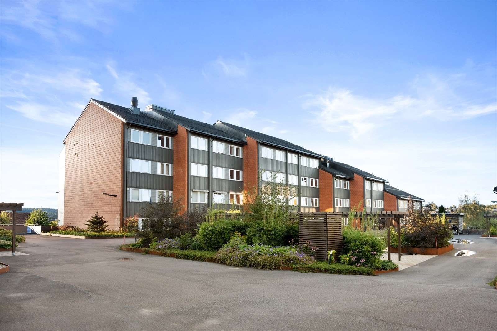 Borettslaget har pent opparbeidede utearealer. Galleribilde