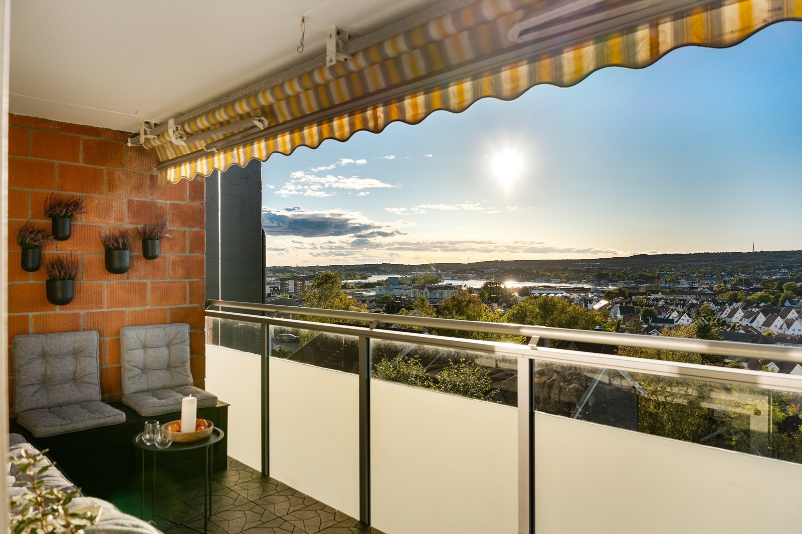 Megler Fabian Robertino (92117474) ønsker velkommen til St. Hansfjellet og 3. etasje i Frøyas gate 51! Galleribilde