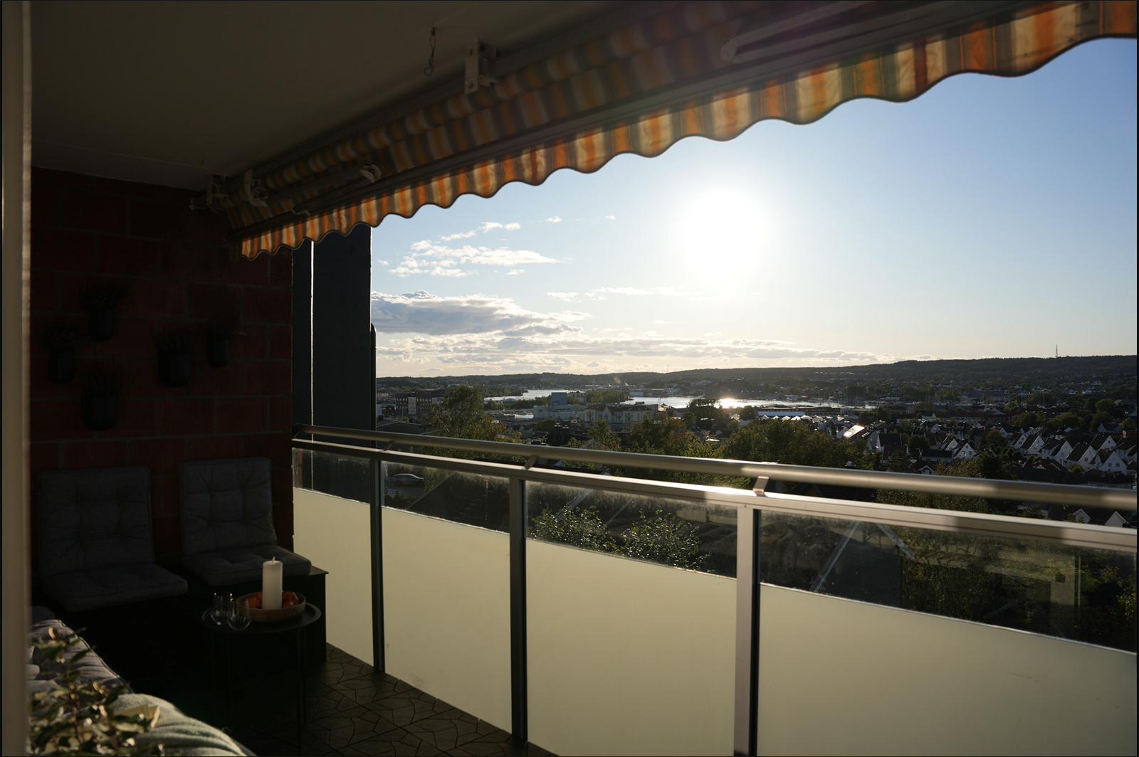 Kveldsstemning på balkongen. Galleribilde