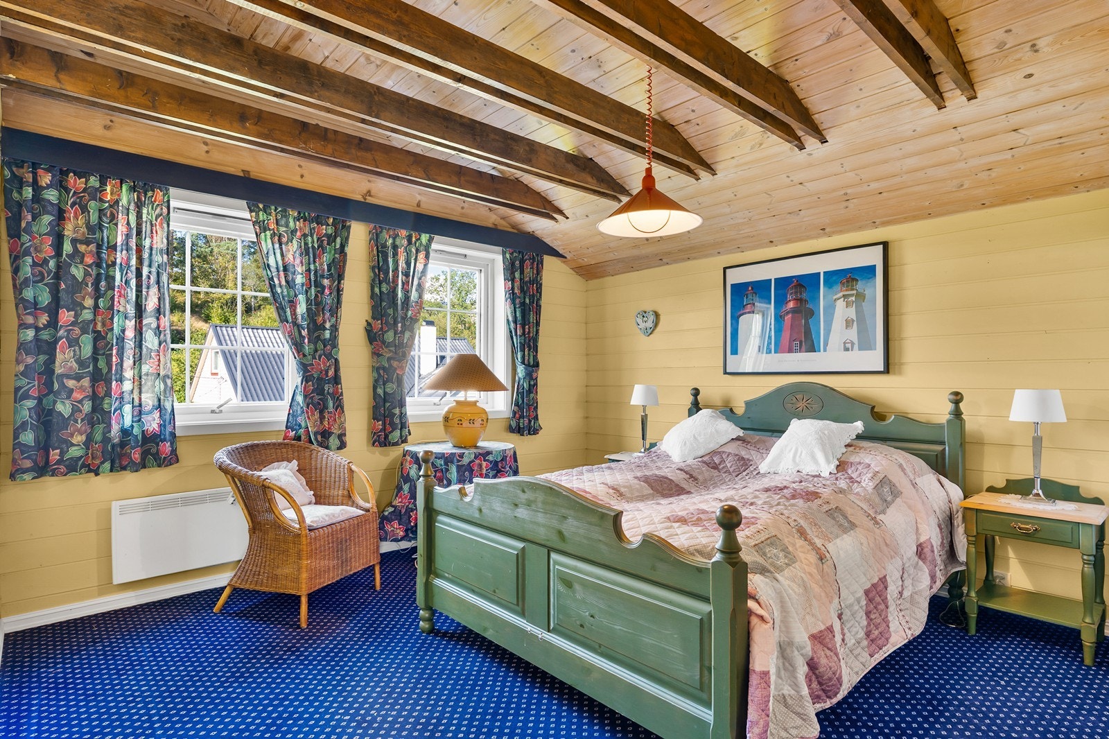 God plass til dobbeltseng og oppbevaring. Galleribilde