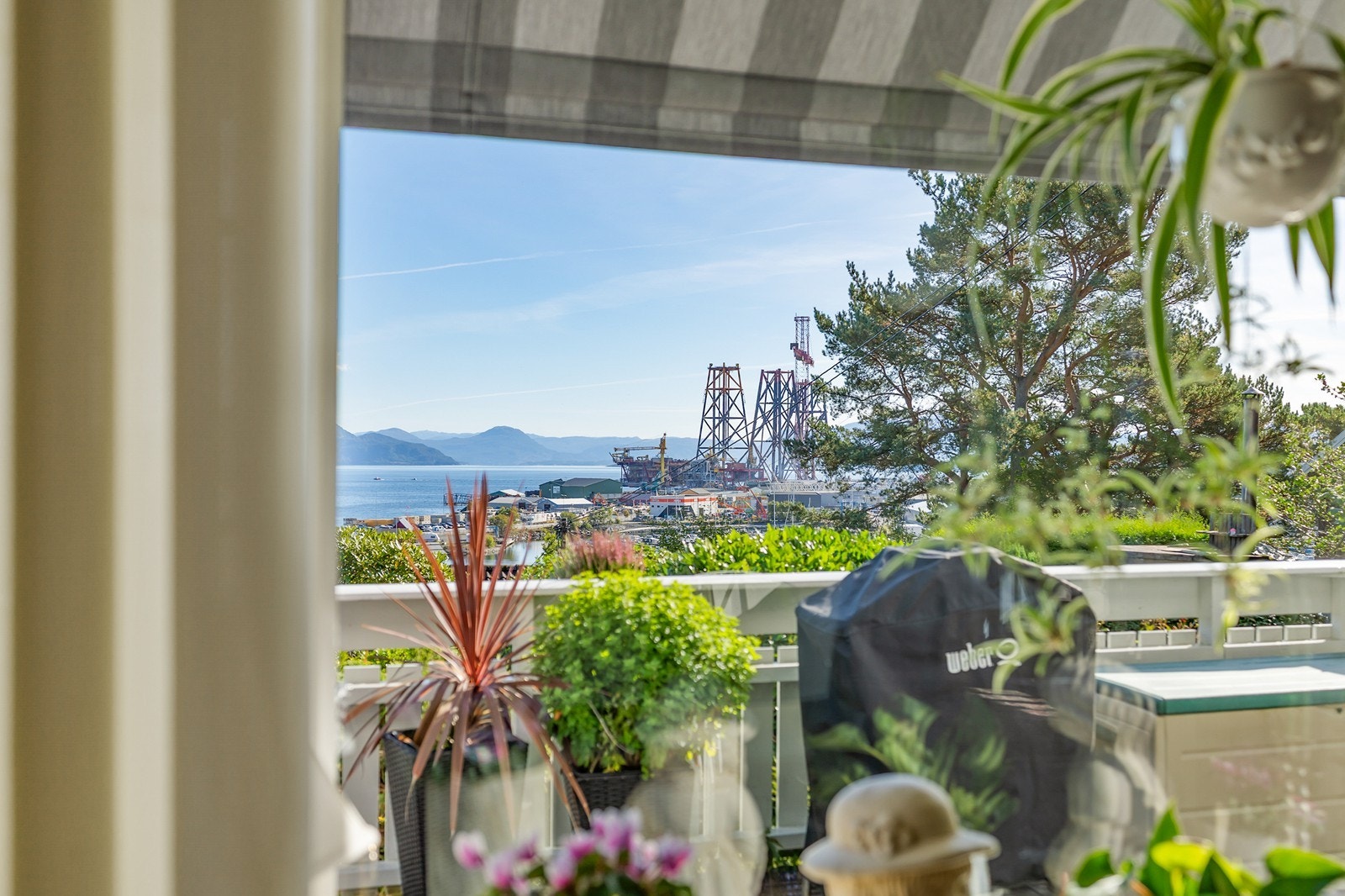 Det er også flott utsikt fra spisestuen. Galleribilde