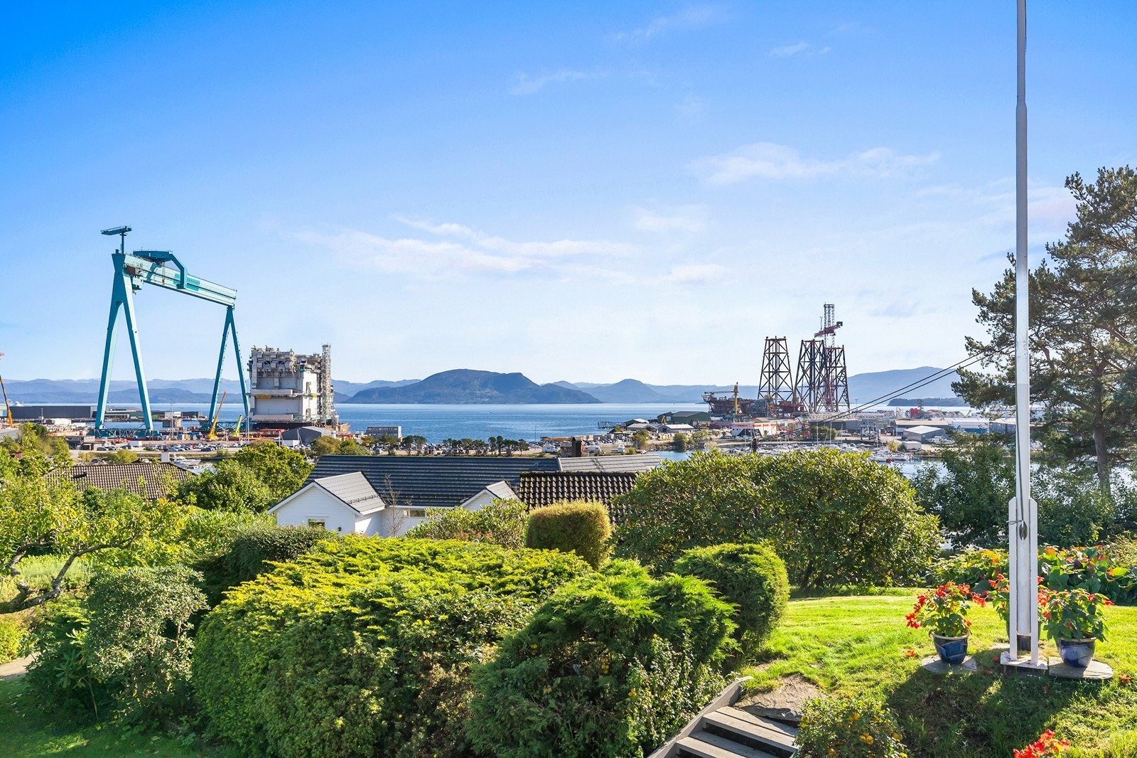 Fra eiendommen er det fin utsikt. Galleribilde