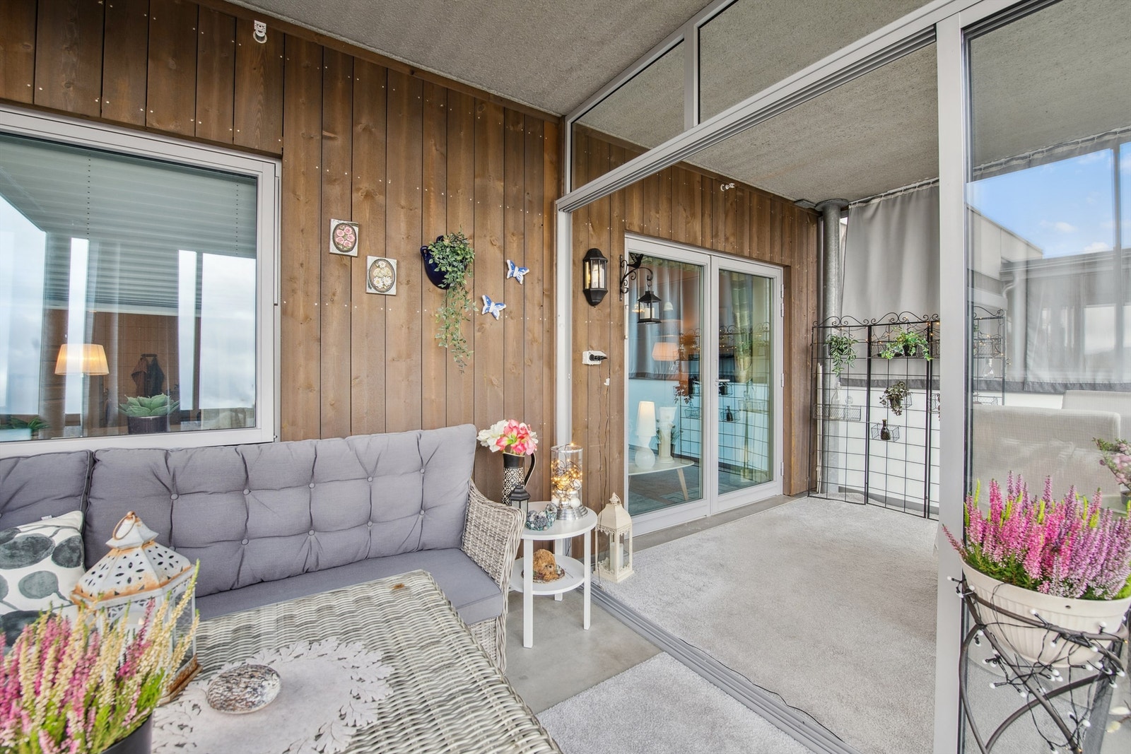 Innglassingen gjør at uterommene kan benyttes store deler av året. Galleribilde