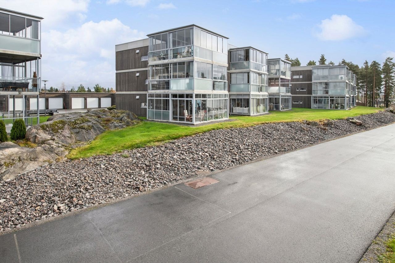 Leiligheten ligger i et moderne leilighetsbygg med vedlikeholdsvennlig kledning. Galleribilde