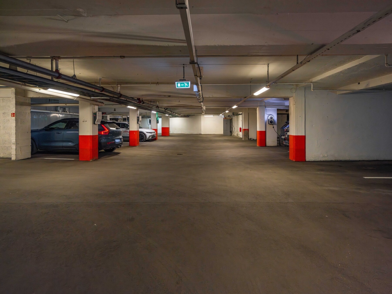 I byggets garasjekjeller er det fra tid til annen mulighet til å kjøpe eller leie parkeringsplass. Galleribilde