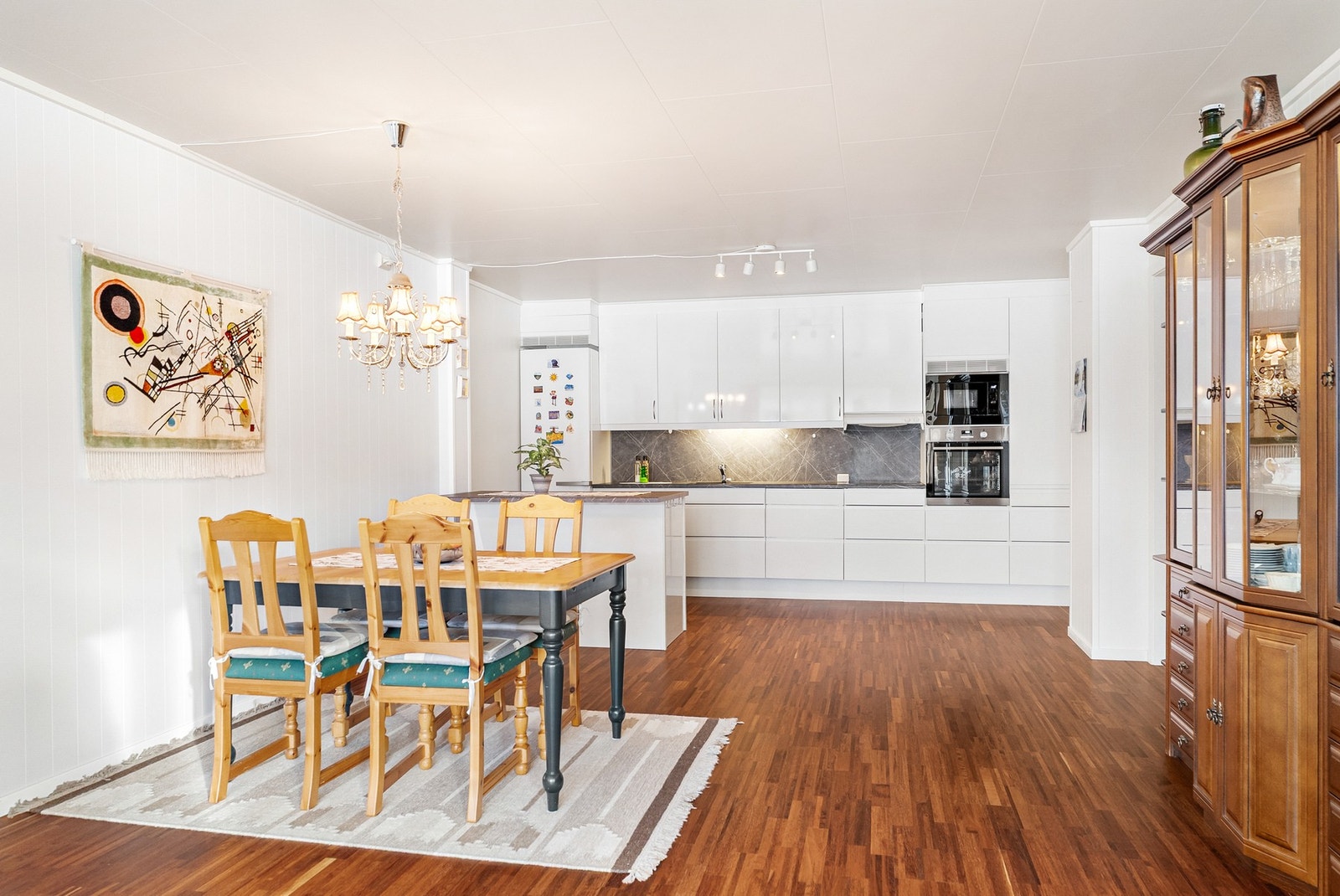 God plass til spisestue. Galleribilde