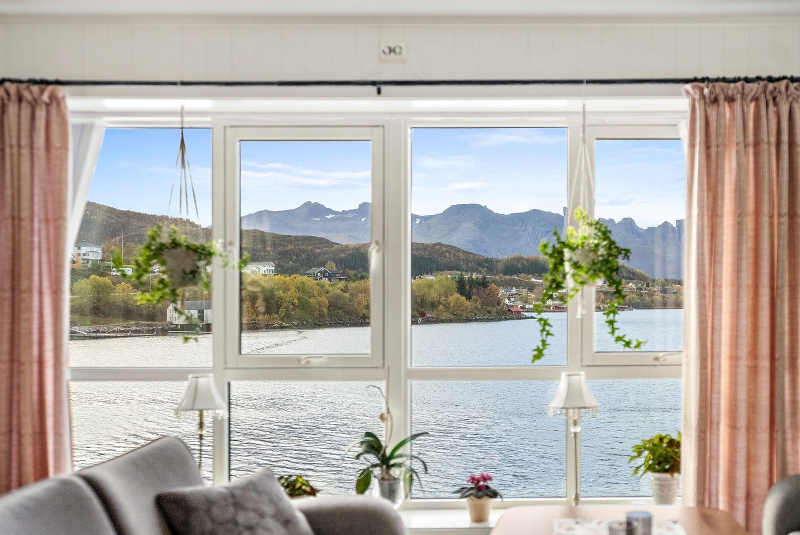 Utsikt fra stue. Galleribilde