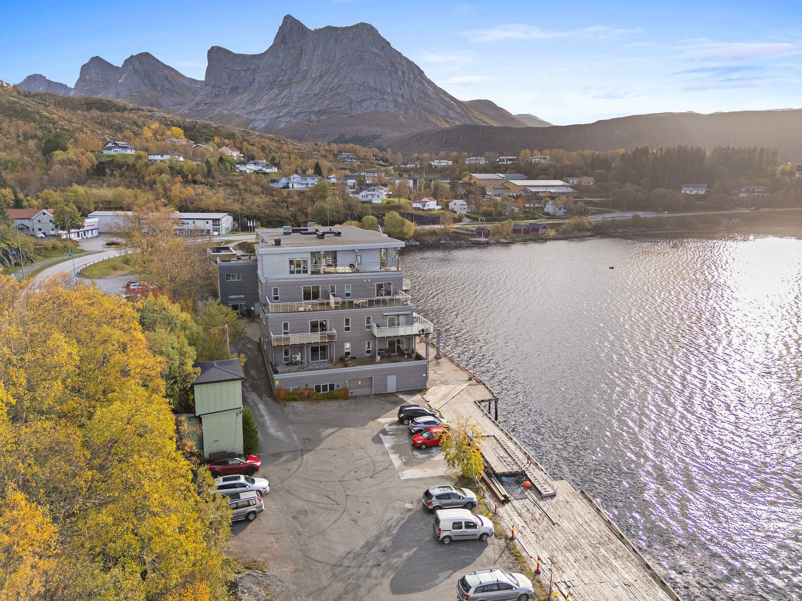 Parkeringsplass på sameiets biloppstillingsplass. Galleribilde