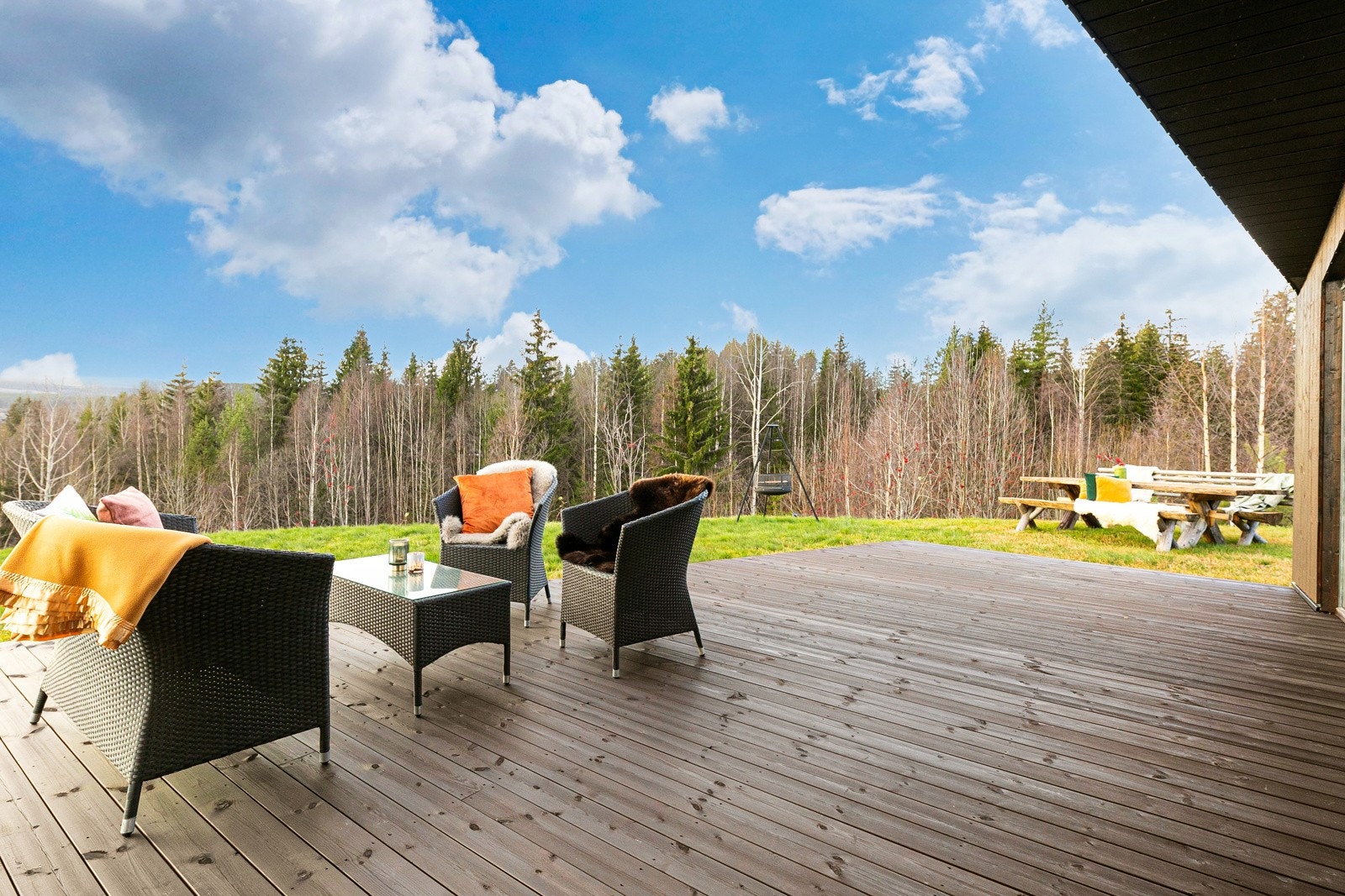 Her er det god plass til terrassemøbler og utegrill. Galleribilde