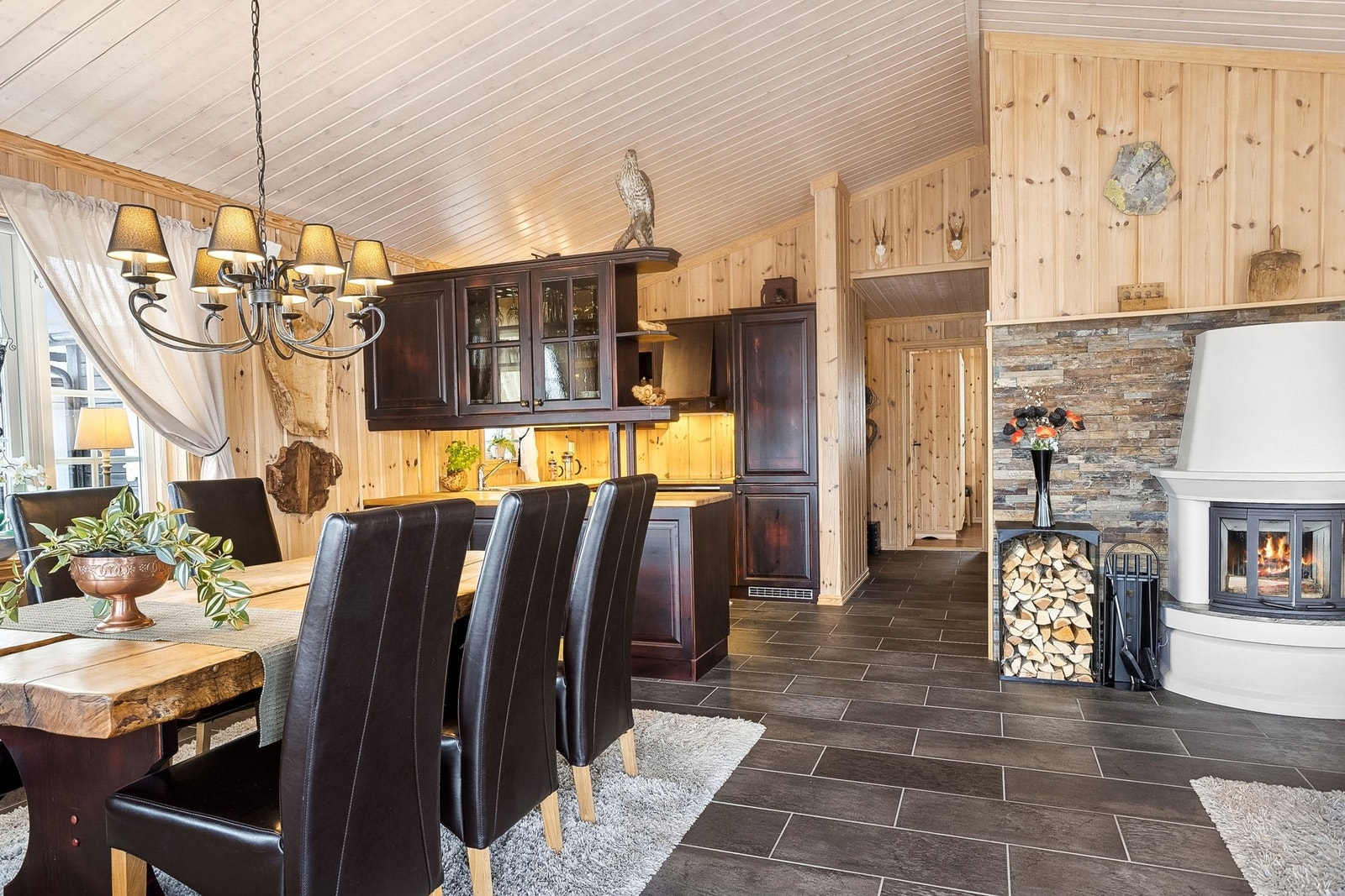 Flisslagd gulv med vannbåren varme. Galleribilde