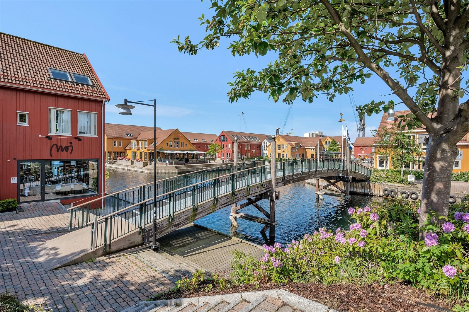 Fiskebrygga ligger en kort spasertur unna leiligheten. Galleribilde