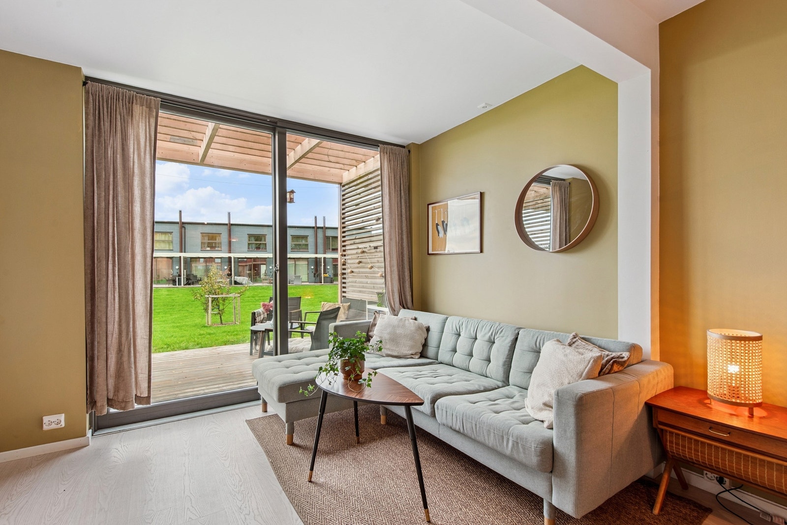 Fra stuen er det direkte utgang til en terrasse. Galleribilde