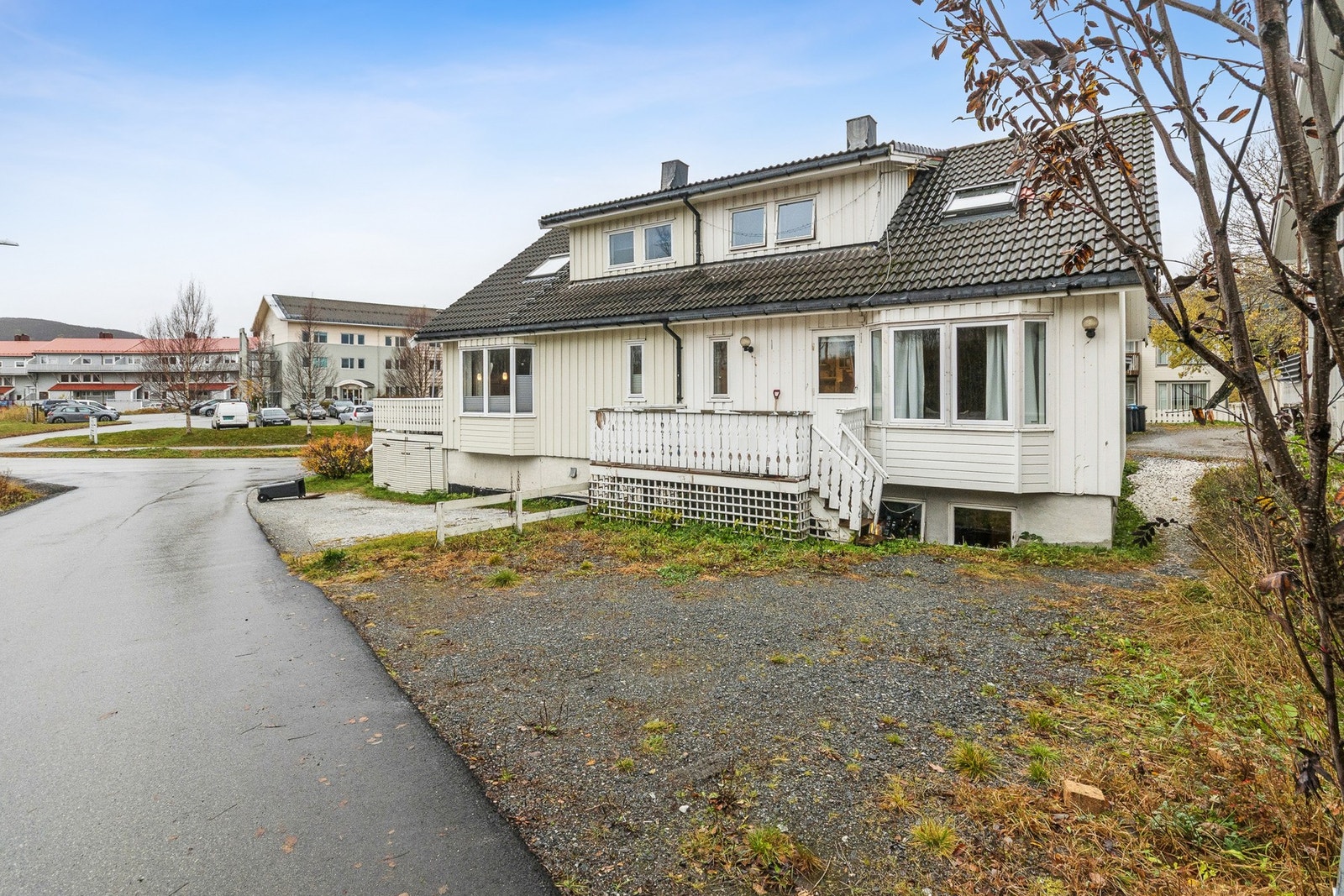 Her kan du bo i et familievennlig nabolag med kort vei til de fleste fasiliteter, samtidig som flotte natur -og turområder ligger i nærheten. Galleribilde