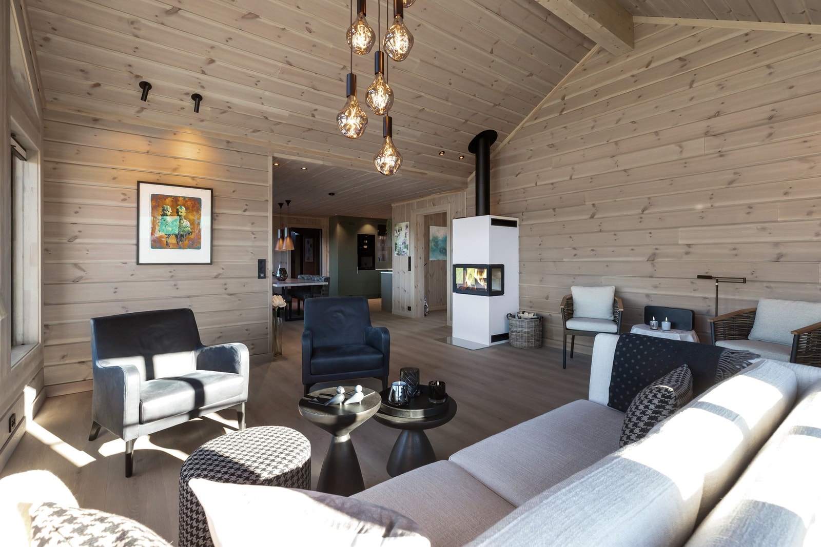 Åpent og inkluderende innover mot soisestuen og kjøkken Galleribilde