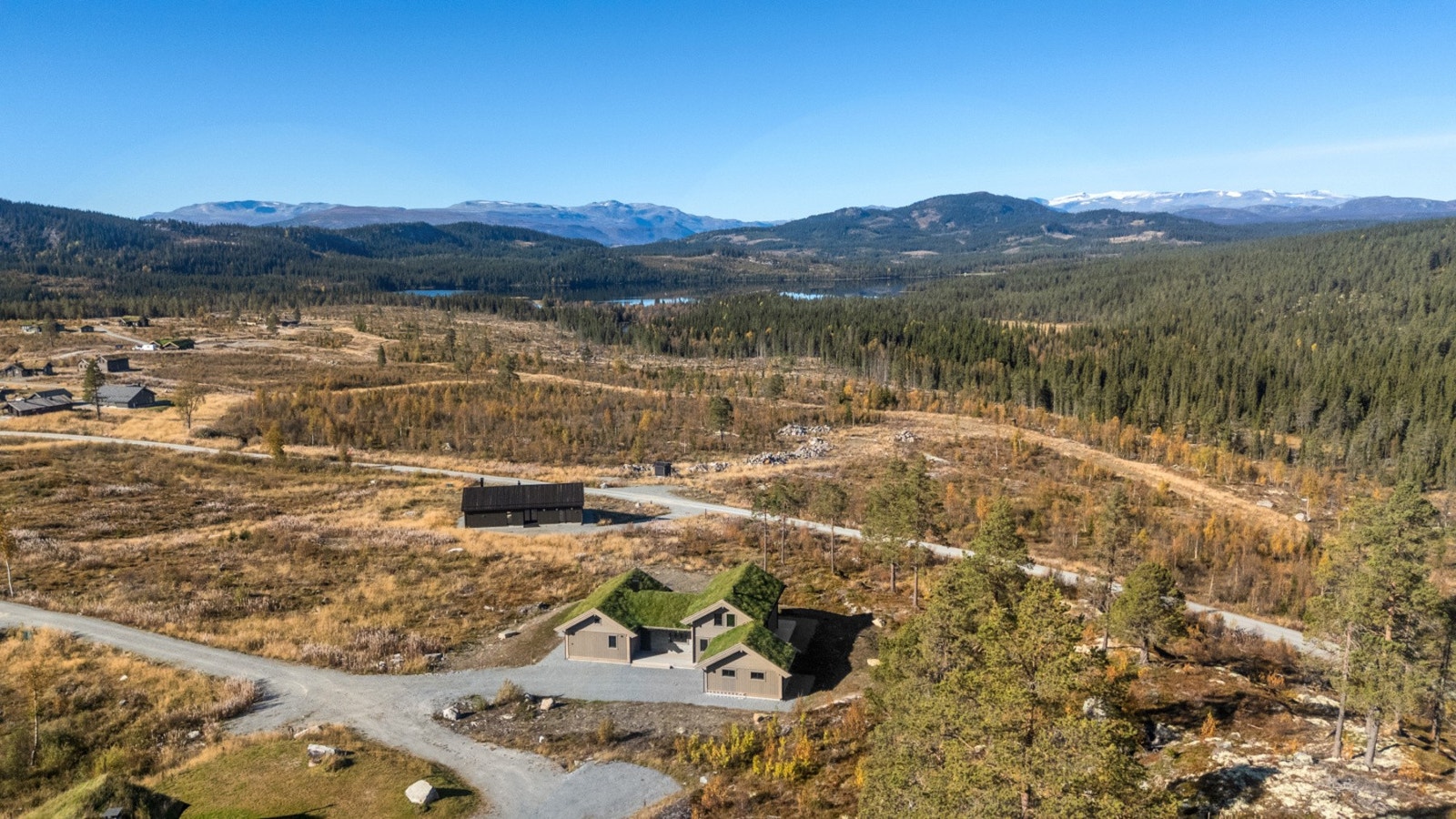 Eiendommen ligger i vakre og rolige omgivelser, med flotte turmuligheter sommer som vinter - rett utenfor hyttedøren Galleribilde