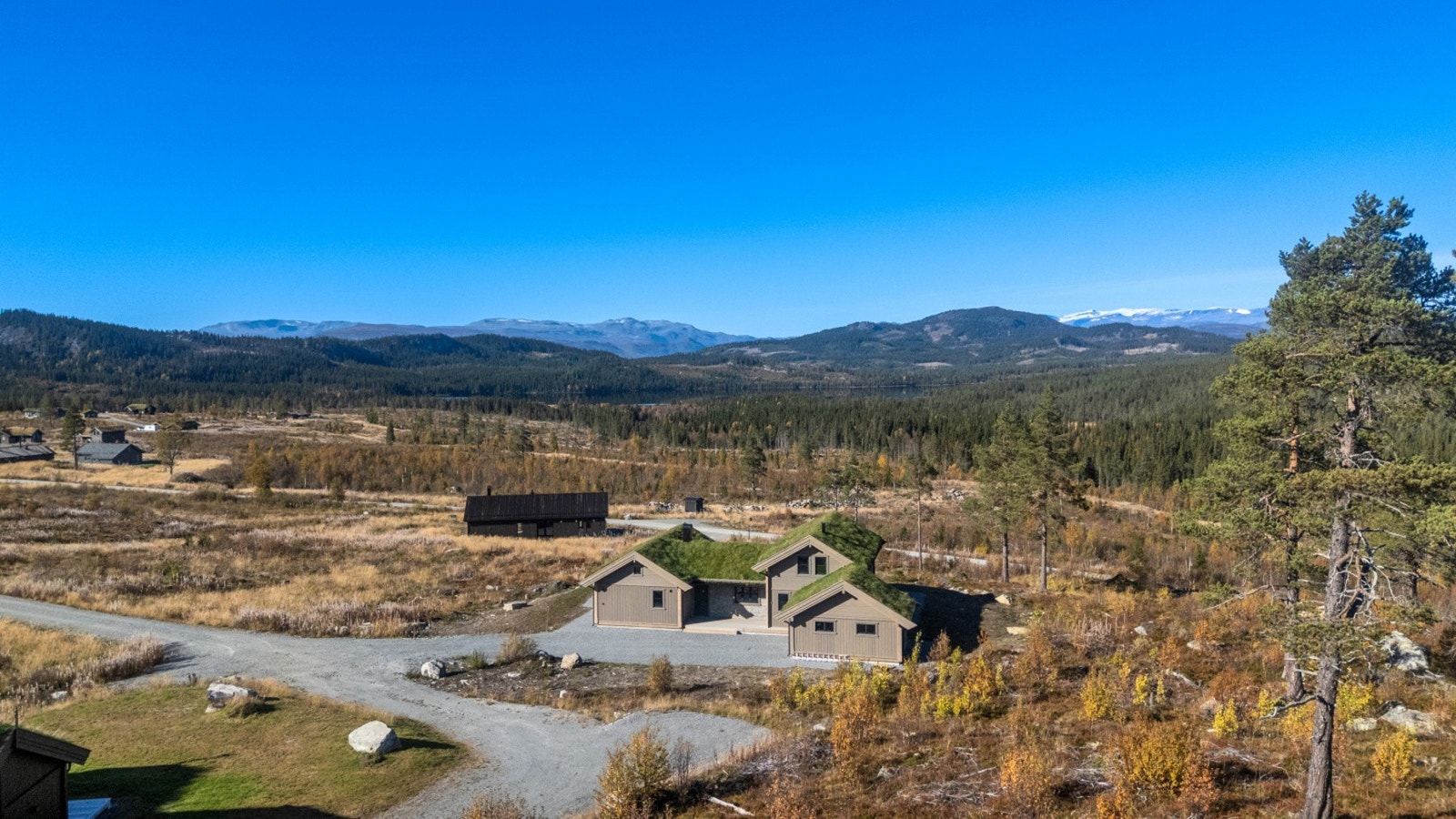 Her kan du nyte naturen hele året, enten du ønsker en rolig spasertur, en topptur eller en skitur som tar deg milevis avgårde Galleribilde