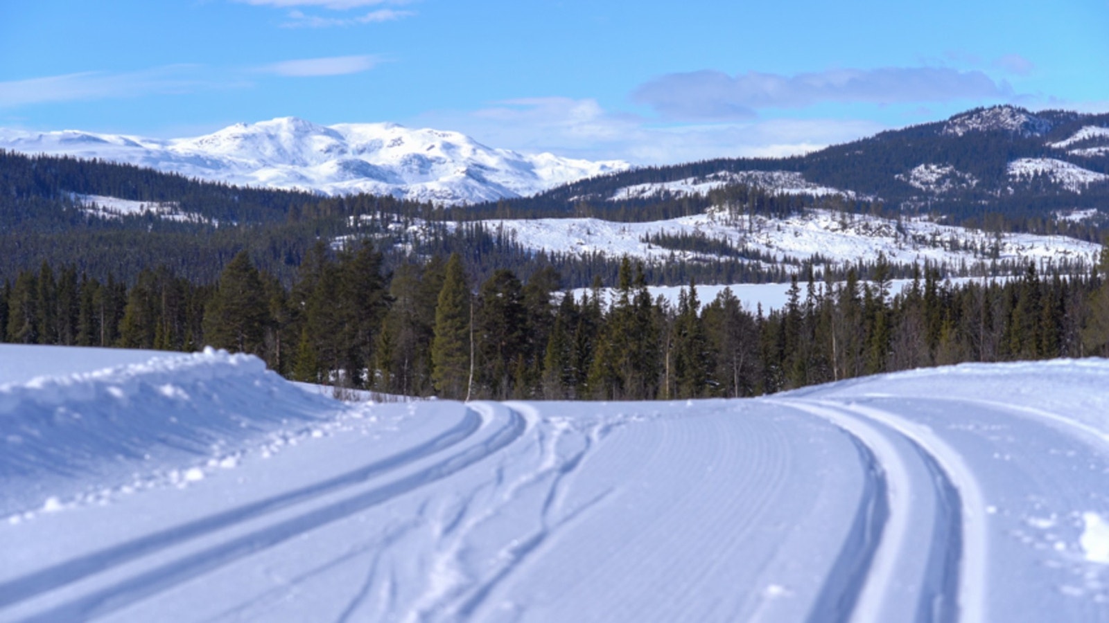 Skiløyper som tar deg milevis avgårde Galleribilde