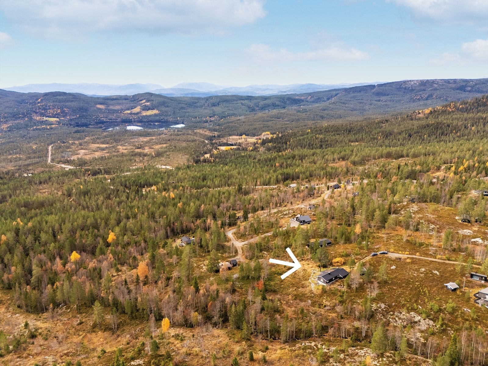 Oversiktsbilde mot sydvest med bl.a Buvann Galleribilde