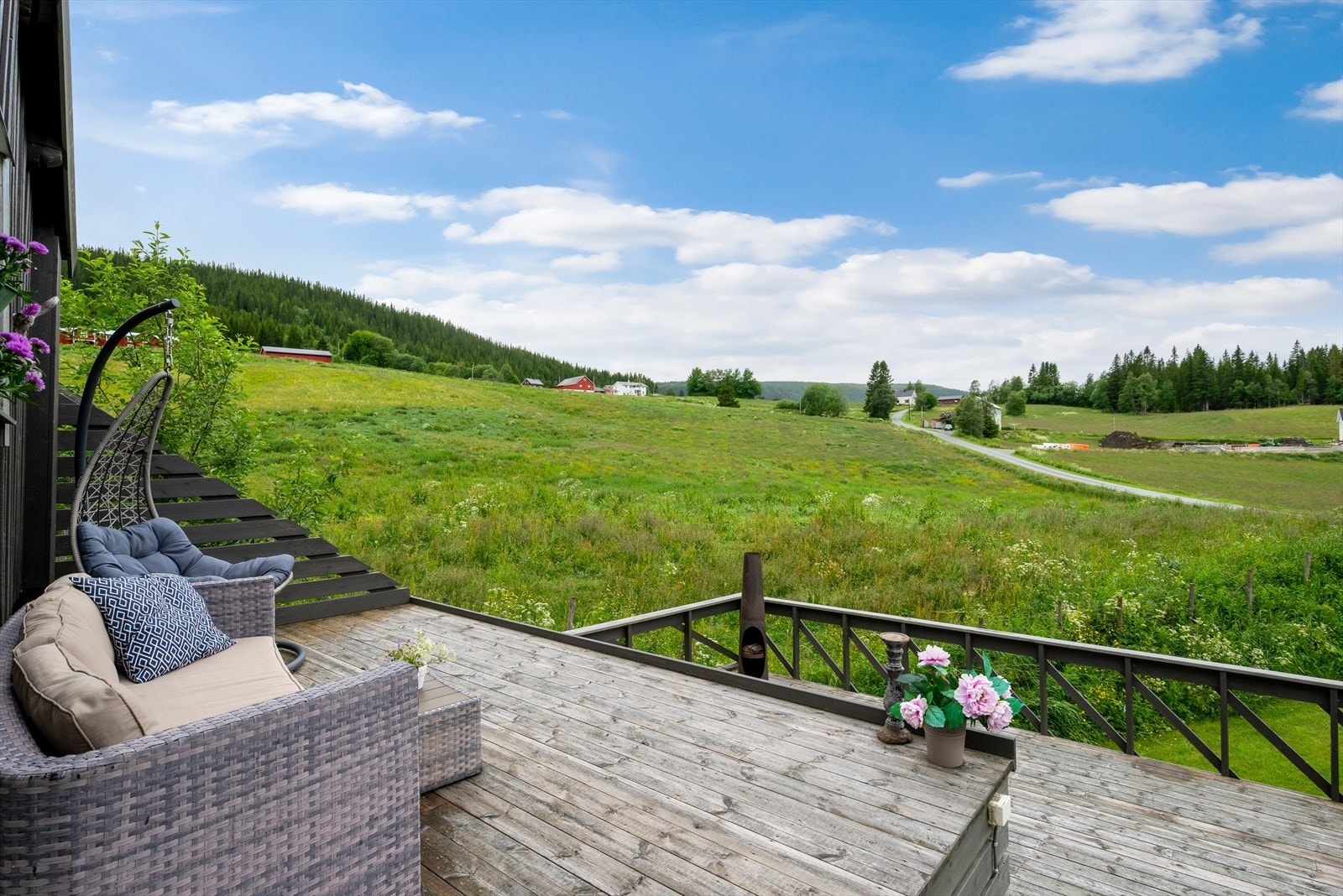 Trivelig uteplass ved annekset. Galleribilde