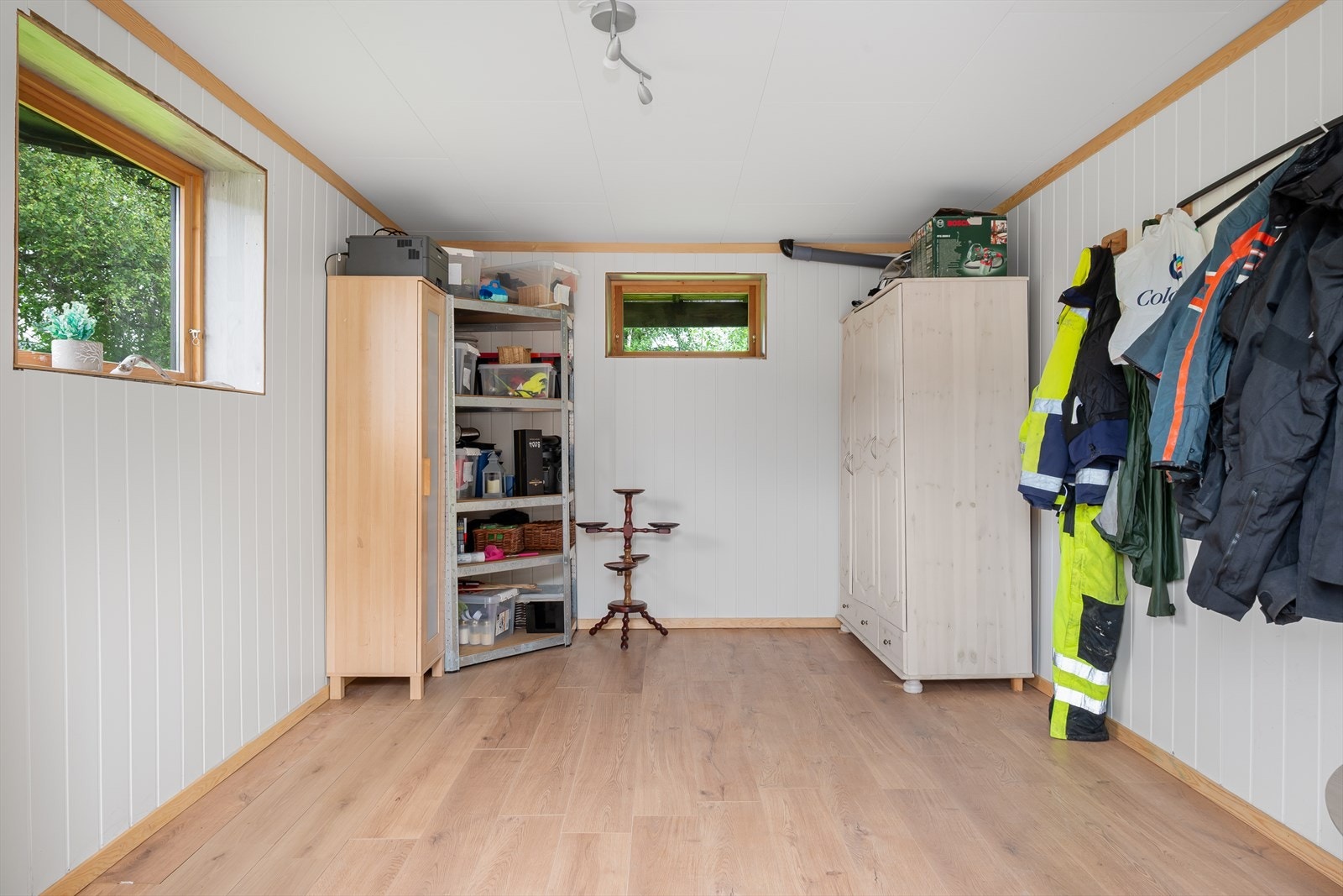 Bod i kjelleren med egen inngang. Galleribilde