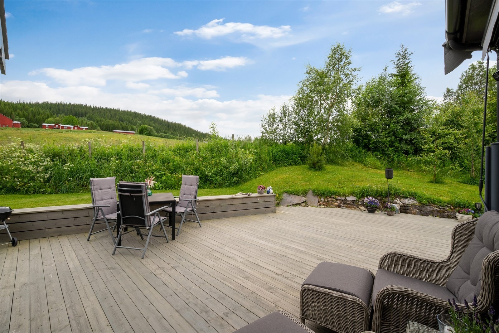 Terrassen ved inngangen. Galleribilde