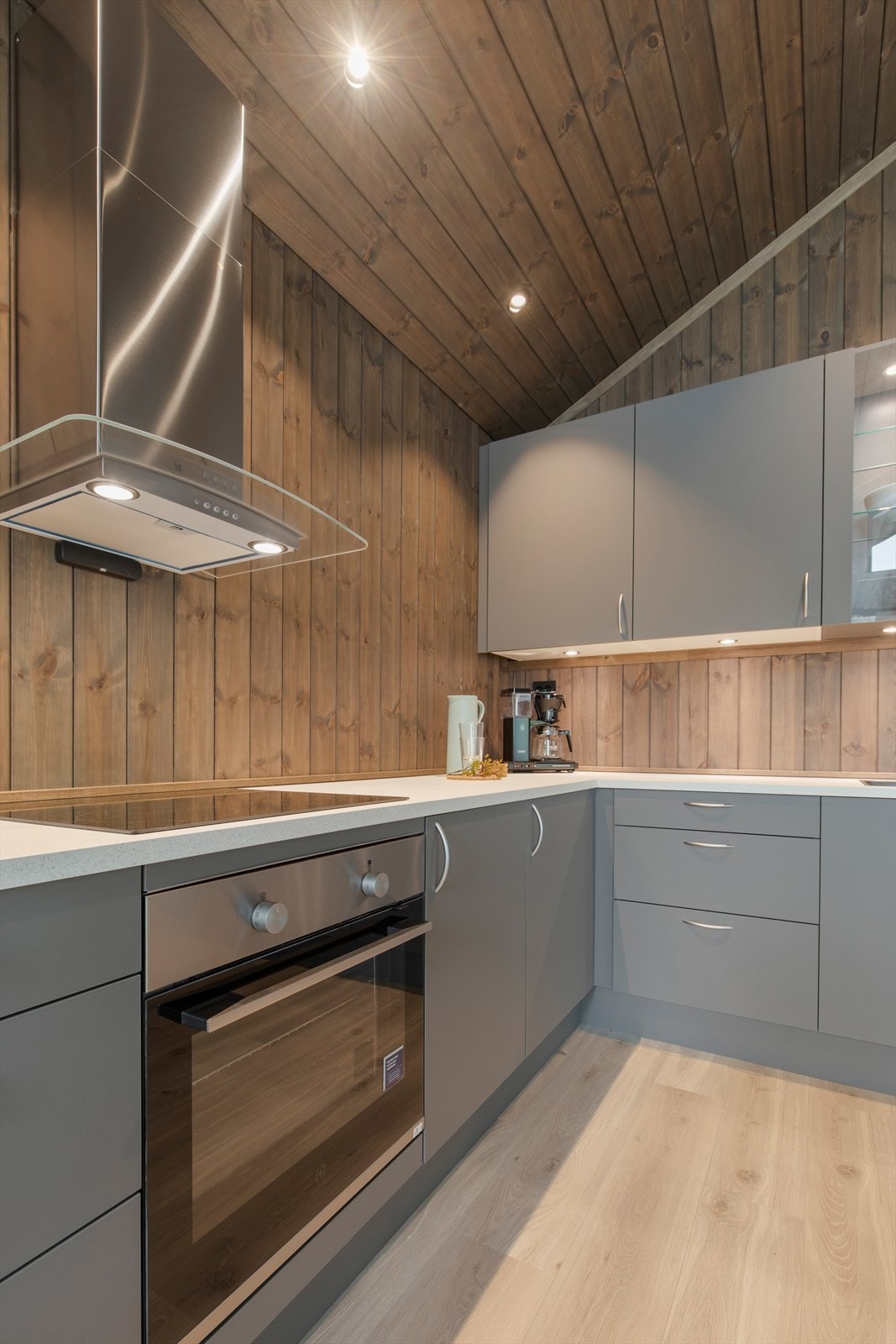 Kjøkken fra AUBO med integrerte hvitevarer Galleribilde