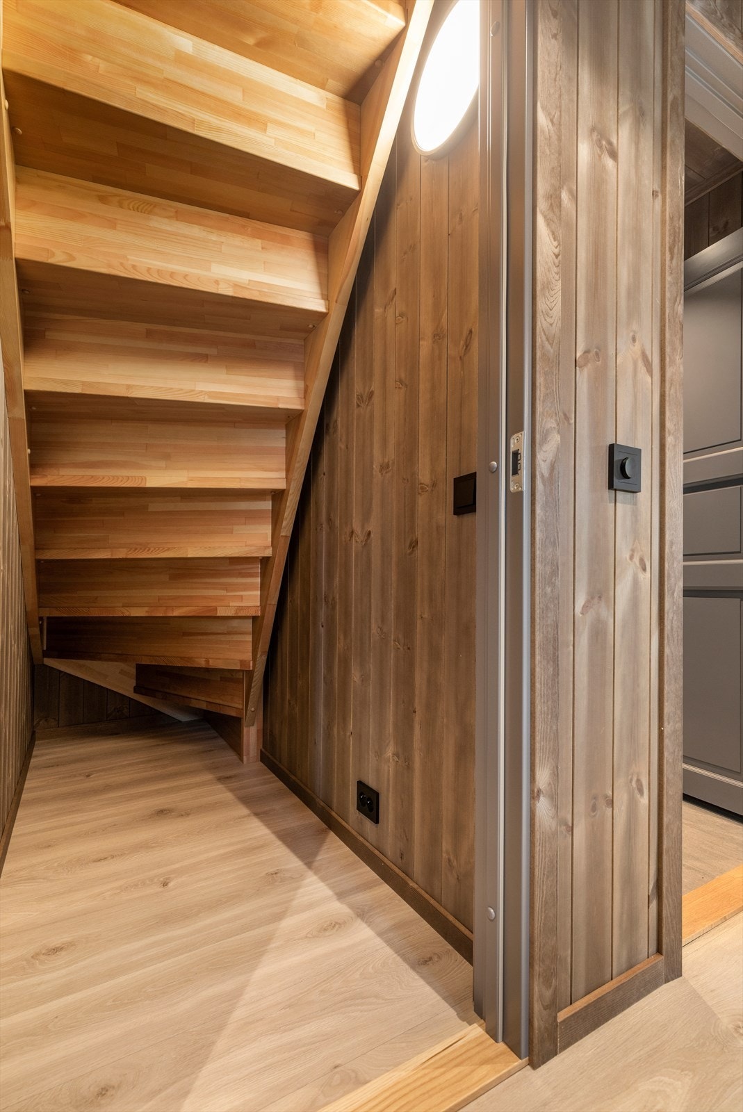 Bod under trapp Galleribilde