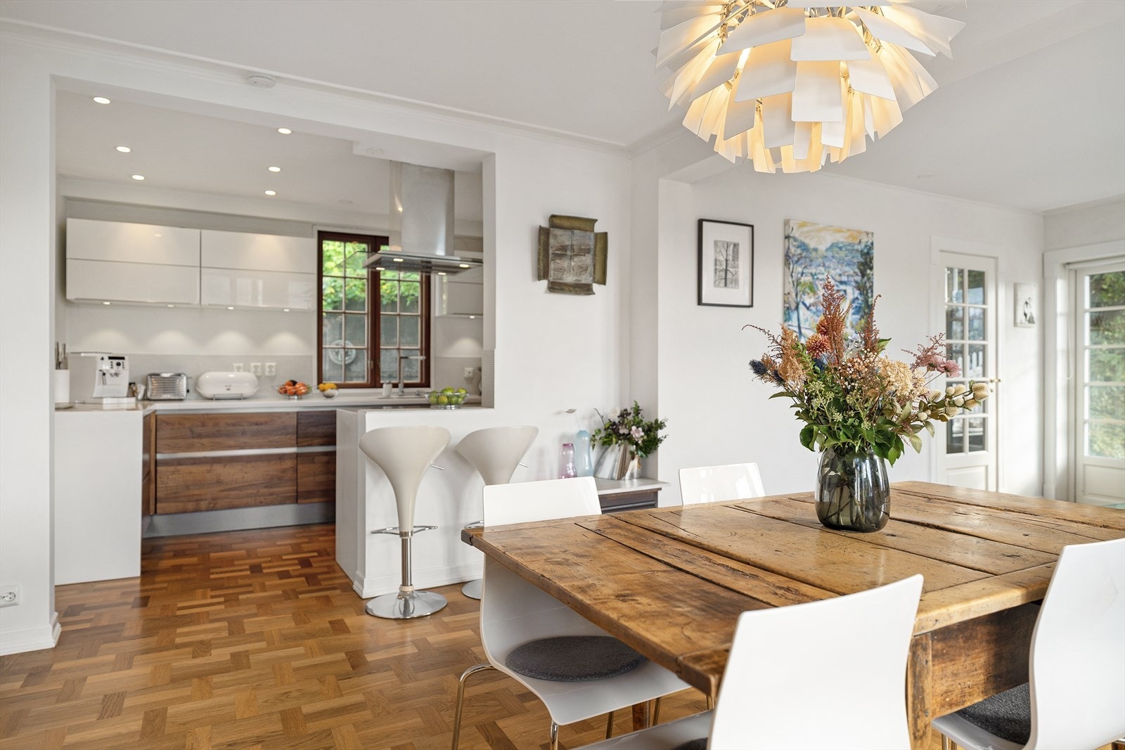 Her er det plass til stort spisebord og mange gjester. Galleribilde