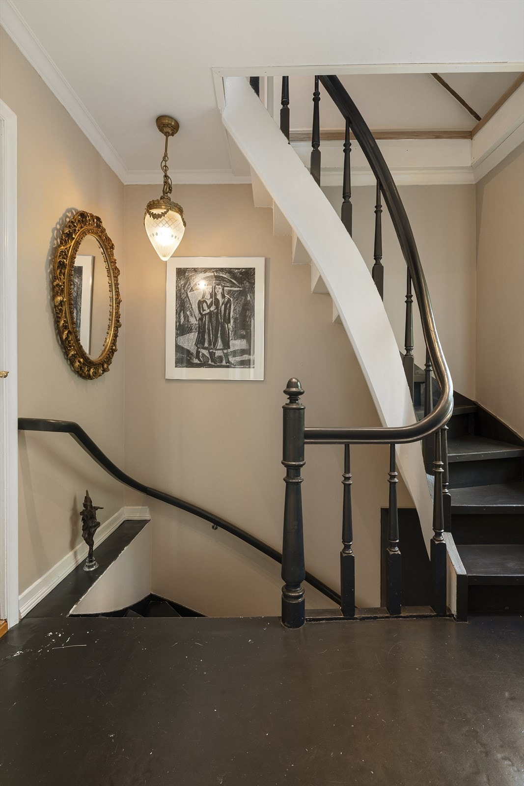 Trappeoppgangen tar deg enkelt videre oppover. Galleribilde