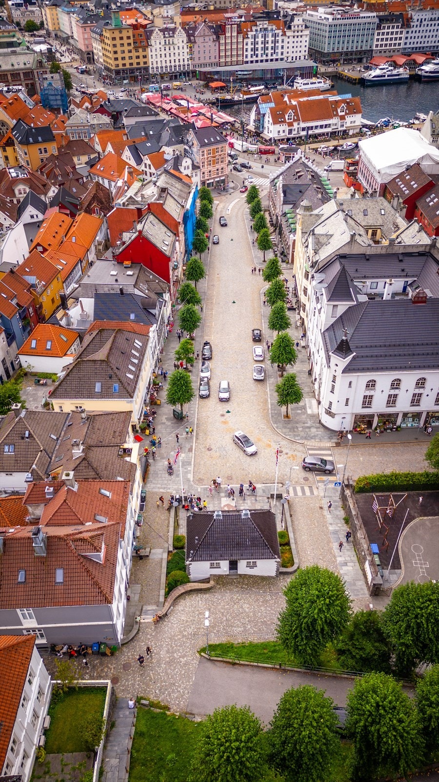 For en rask matbit finner du et godt utvalg i sentrum - som du når på kun få minutters spasertur. Galleribilde