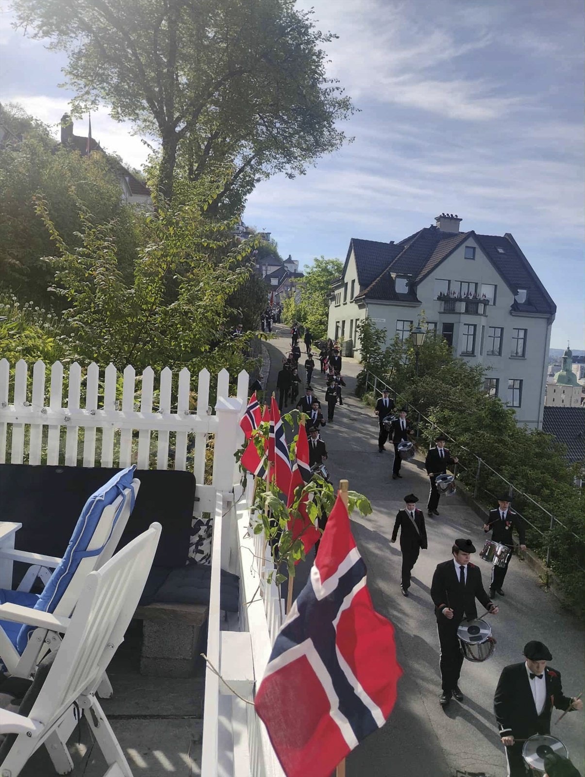 Her kan du nyte 17. mai-stemningen fra egen hage. Galleribilde