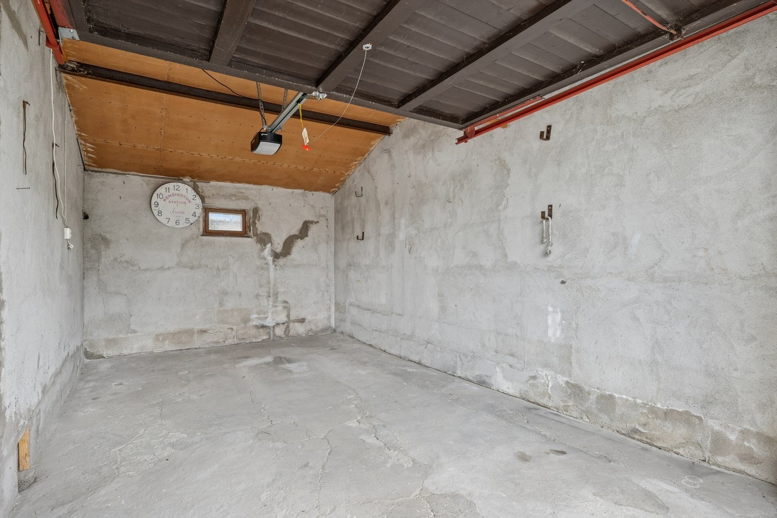 Garasje med plass for en bil. Galleribilde