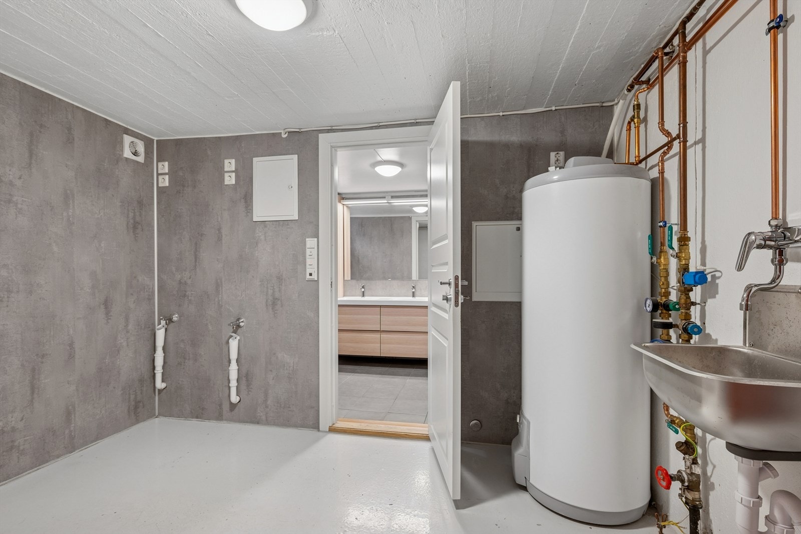 Praktisk vaskerom som ble etablert samtidig med badet. Galleribilde