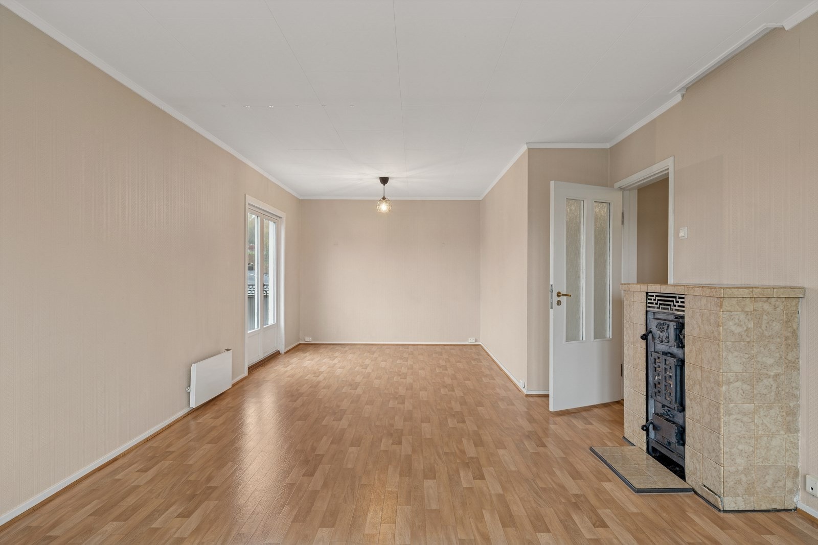 Møblér med sofa og spisebord eller hva som måtte passe inn i din neste stue. Galleribilde