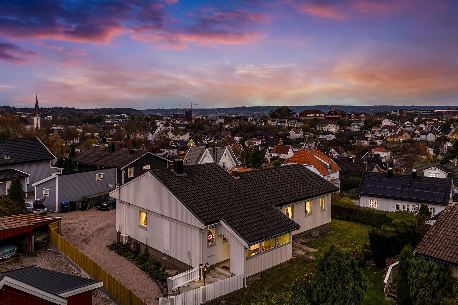 DNB Eiendom v/Henrik Almås presenterer Abelsborgveien 15! Redigert kveldsbilde. Galleribilde