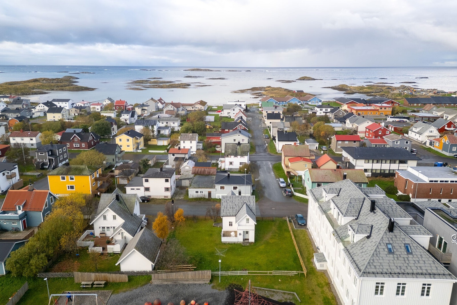 Eiendommen sett fra lufta og nærområdet rundt. Galleribilde