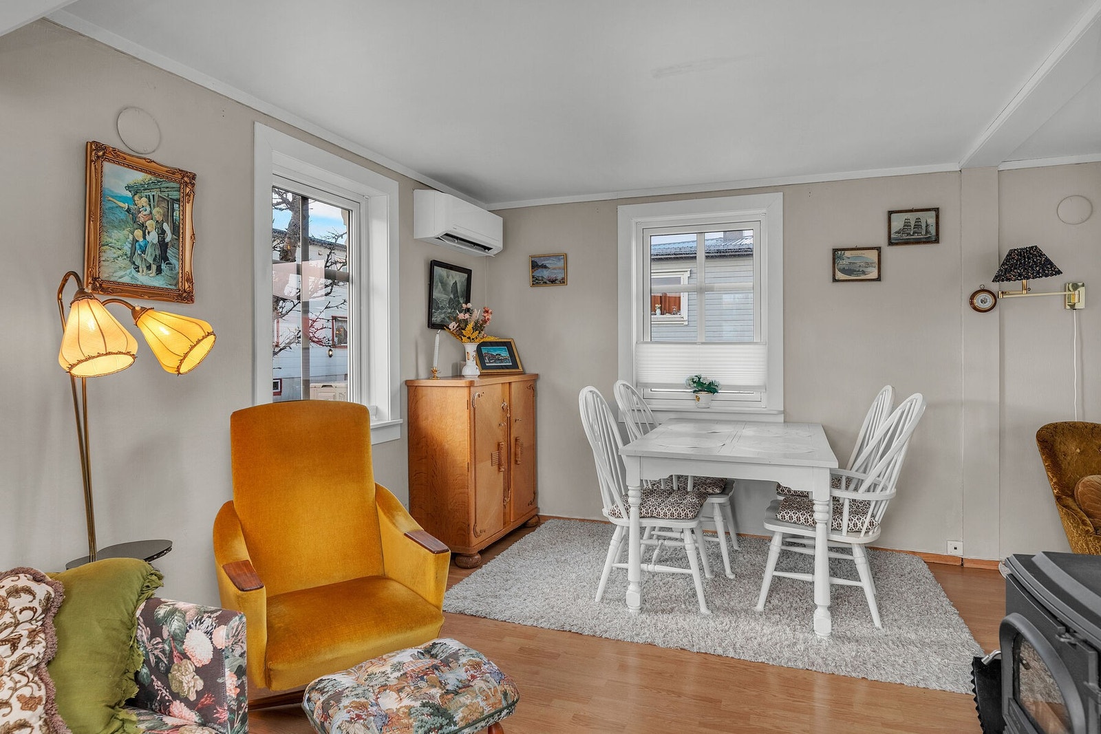 I stuen er det plass til en større spisegruppe - perfekt for hverdagsmåltidene eller ved middagsgjester. Galleribilde