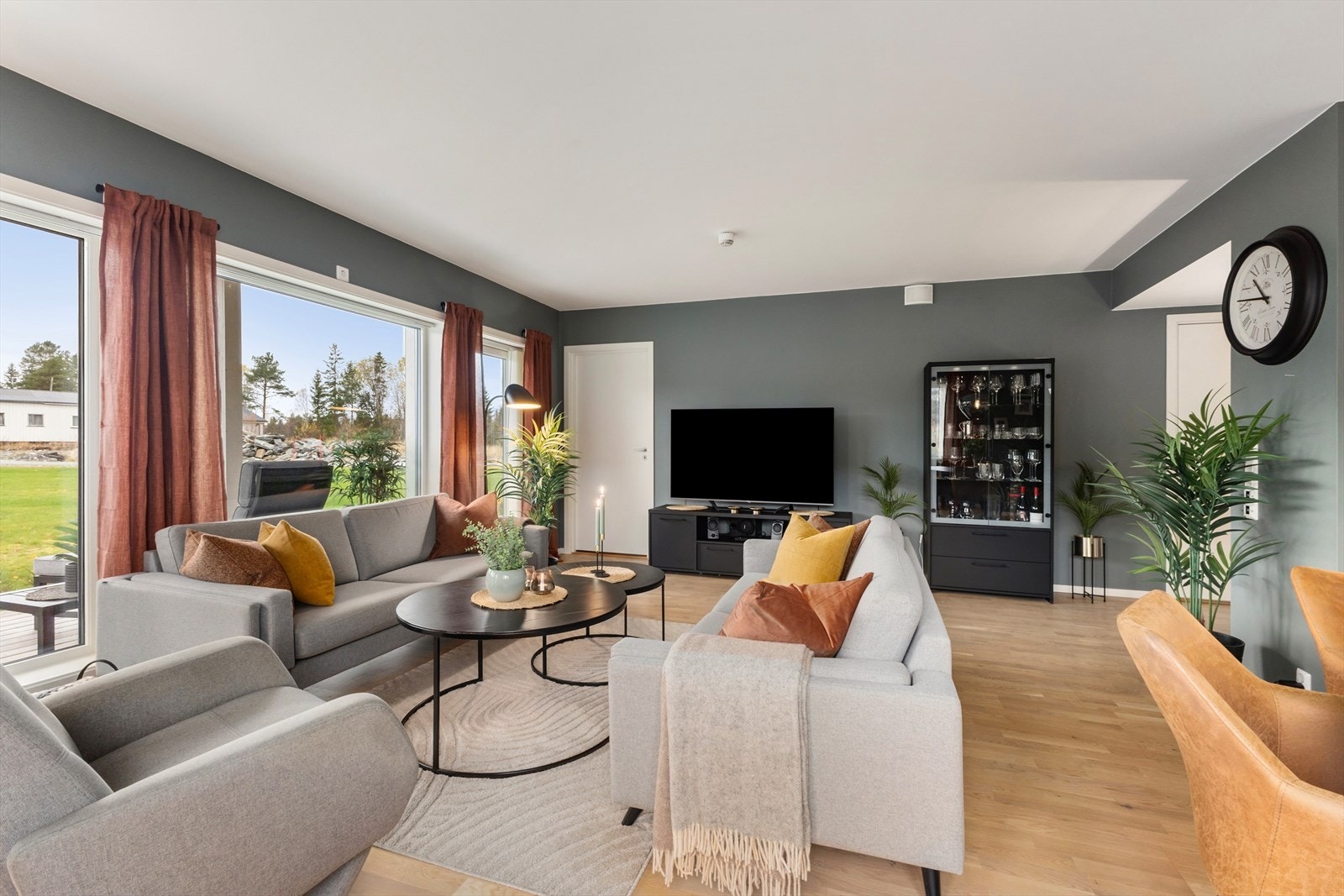 Et innbydende hjem med gjennomført stil - her kan du flytte rett inn og trives fra dag én! Galleribilde