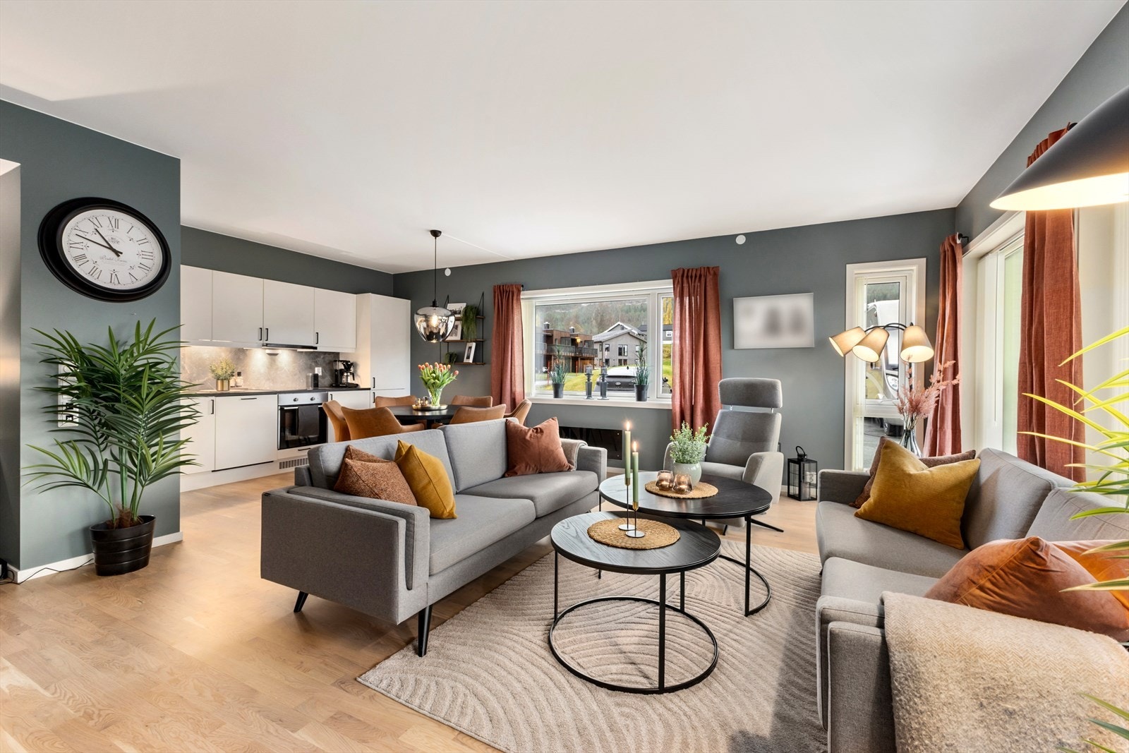 Velkommen til Hammarmyra 6! En smakfull 4-roms leilighet på 83 m2. Leiligheten har gulvvarme i de fleste rom. Galleribilde