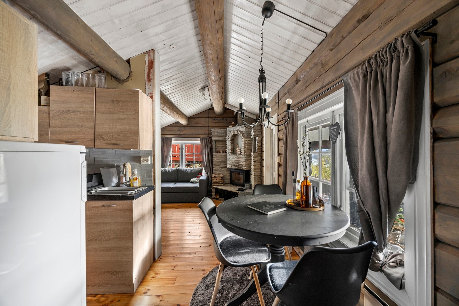 Stue og kjøkken måler 16,5 kvm Galleribilde