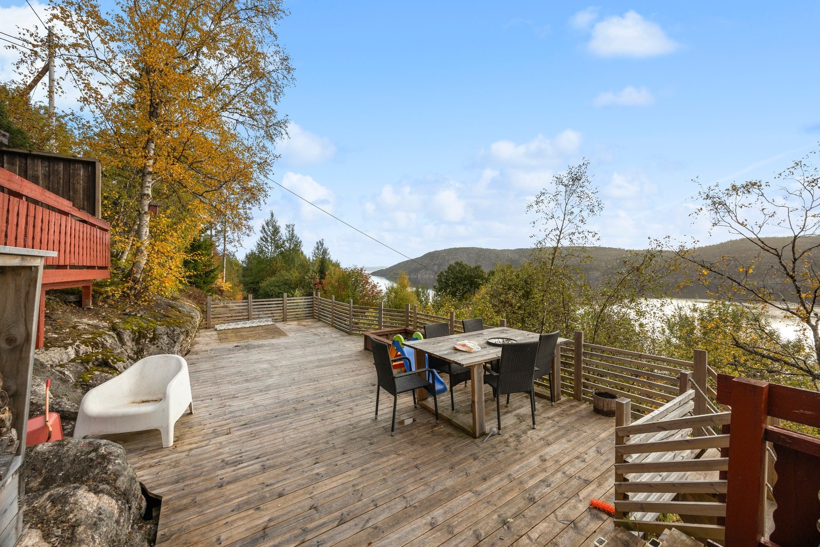 God plass til å møblere med flere sittegrupper Galleribilde