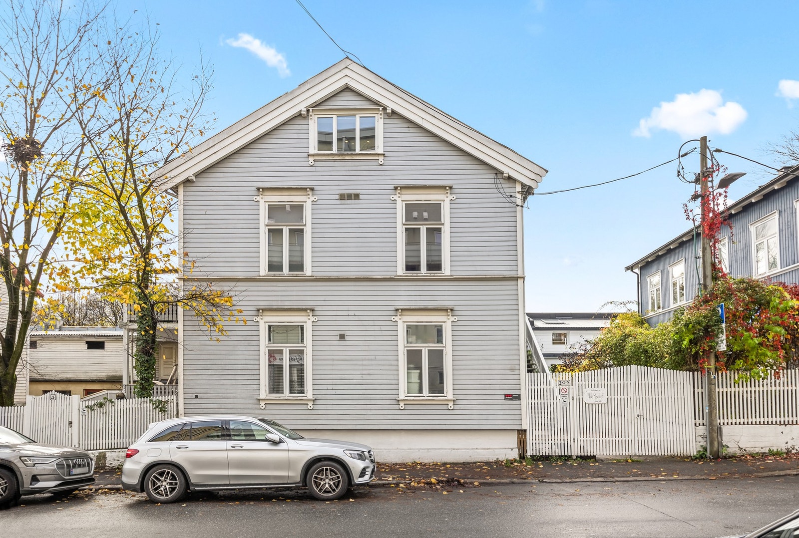 Leiligheten har en attraktiv beliggenhet på Rosenhoff, med kort vei til alt man trenger i hverdagen. Galleribilde