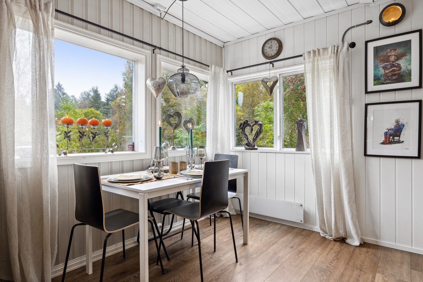 Spisebord enkelt plasseres flere steder - her kan gode måltider nytes. Galleribilde