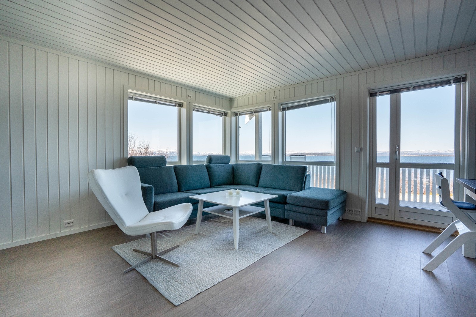 Stuen med nydelig utsikt mot Porsangerfjorden Galleribilde