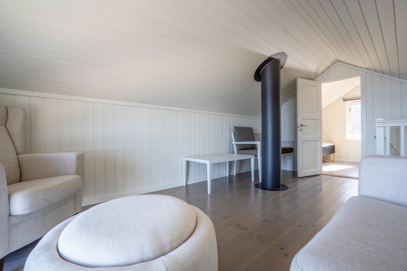 Loftstue med pipeløp Galleribilde