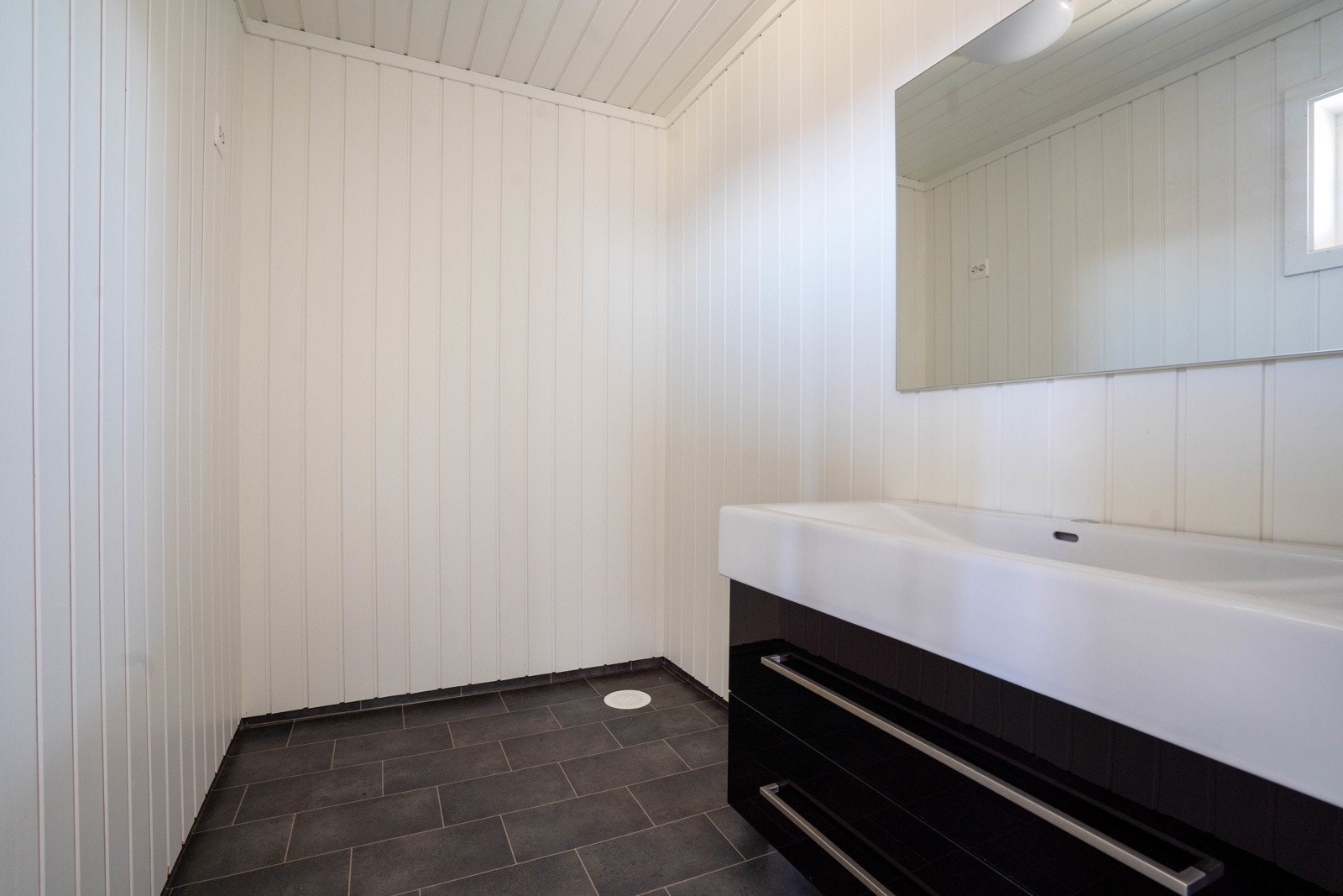 Bad med sluk i gulv Galleribilde