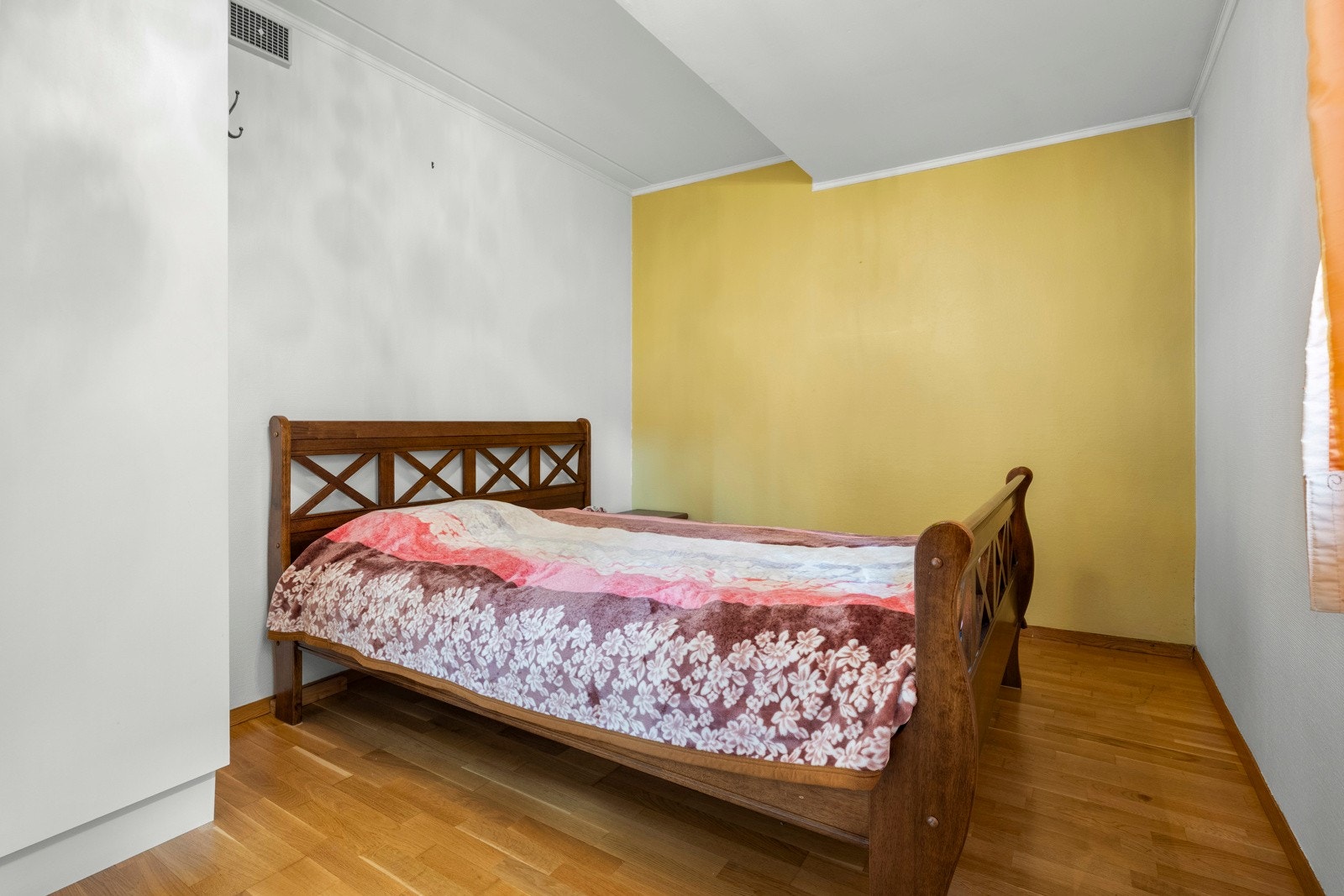 Soverommene har garderobeskap. Galleribilde