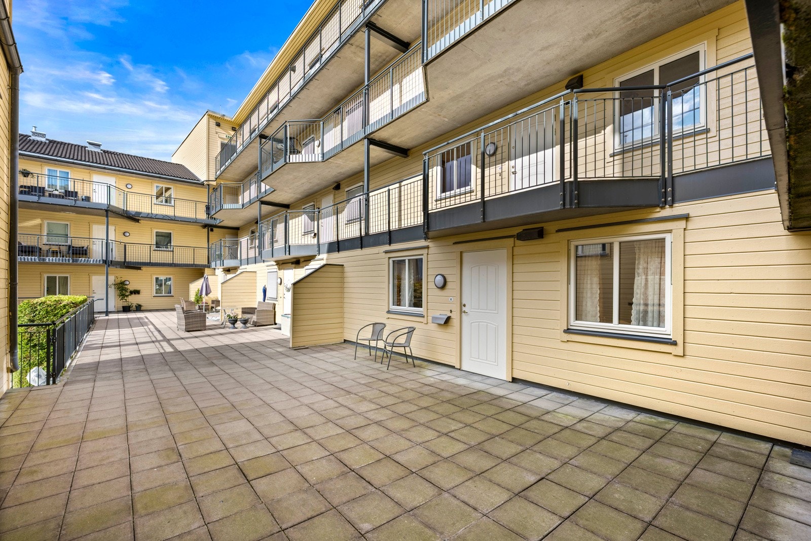 Lys 3-roms selveier med balkong. Galleribilde