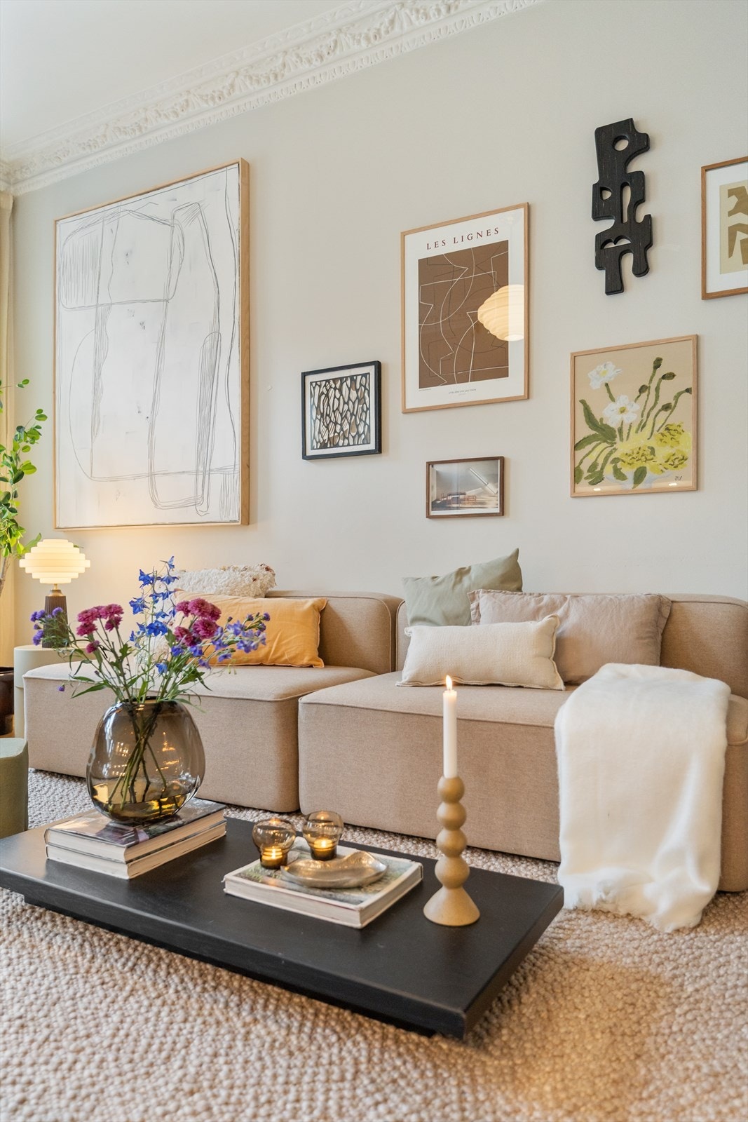 Leiligheten ligger i 3. etasje og inneholder entré, stue, kjøkken, tre soverom og bad. Galleribilde